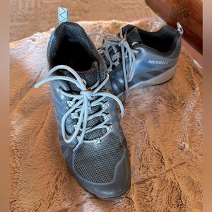 EUC trail hiking shoes women’s size 7.  Almost new!